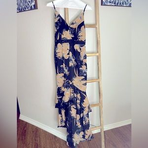 Wedding season is here! Beautiful Lulu’s dress perfect for a wedding guest!!